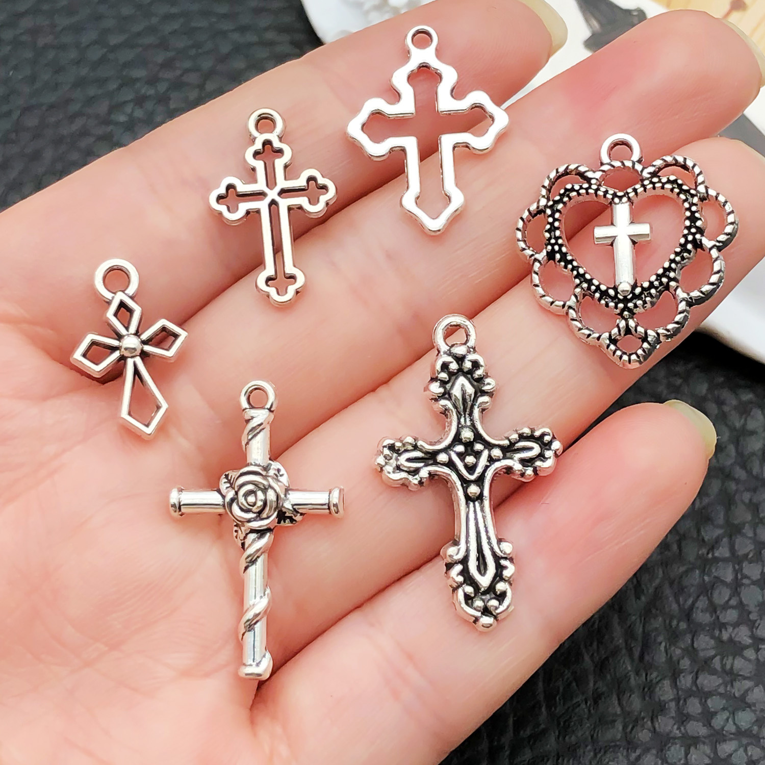 52 قطعة من المعلقات المتقاطعة  - مراجعة Jewelry Making Tutorials وسعره